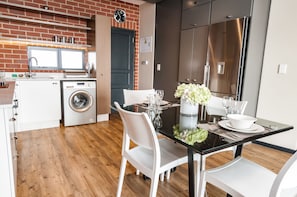 Executive Two Bedroom Apartment | In-room dining