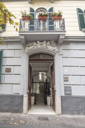 Property entrance - Vomero House (Naples)