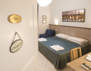 Basic Double Room, 1 Queen Bed | In-room safe, desk, blackout drapes, soundproofing - Vomero House (Naples)