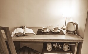 Basic Double Room, 1 Queen Bed | Room amenity - Vomero House (Naples)