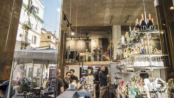 Petit déjeuner composé de spécialités régionales compris tous les jours