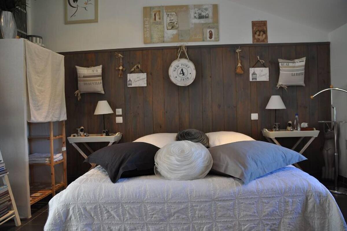 Double Room (Louis)
