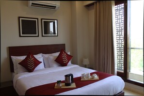 Habitación Premium, vistas al patio | Ropa de cama hipoalergénica, edredones de plumas, colchones Tempur-Pedic