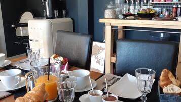 Free daily continental breakfast