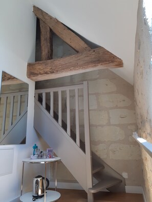 Suite, 1 queensize bed met slaapbank (Le Duplex) | Individueel gedecoreerd, individueel gemeubileerd, een bureau