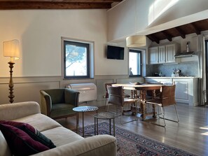 Individually furnished, blackout curtains, free WiFi, bed sheets - Agriturismo Castello Santa Margherita (Cori)
