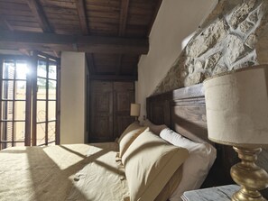 Individually furnished, blackout curtains, free WiFi, bed sheets - Agriturismo Castello Santa Margherita (Cori)