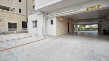セルフパーキング (1 滞在につき 1000 JPY)