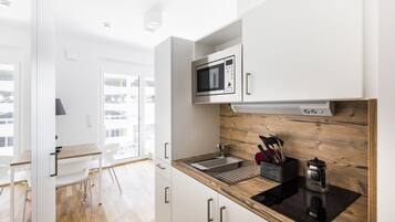 Classic-Apartment | Eigene Kochnische | Kühlschrank, Mikrowelle, Herdplatte, Espressomaschine