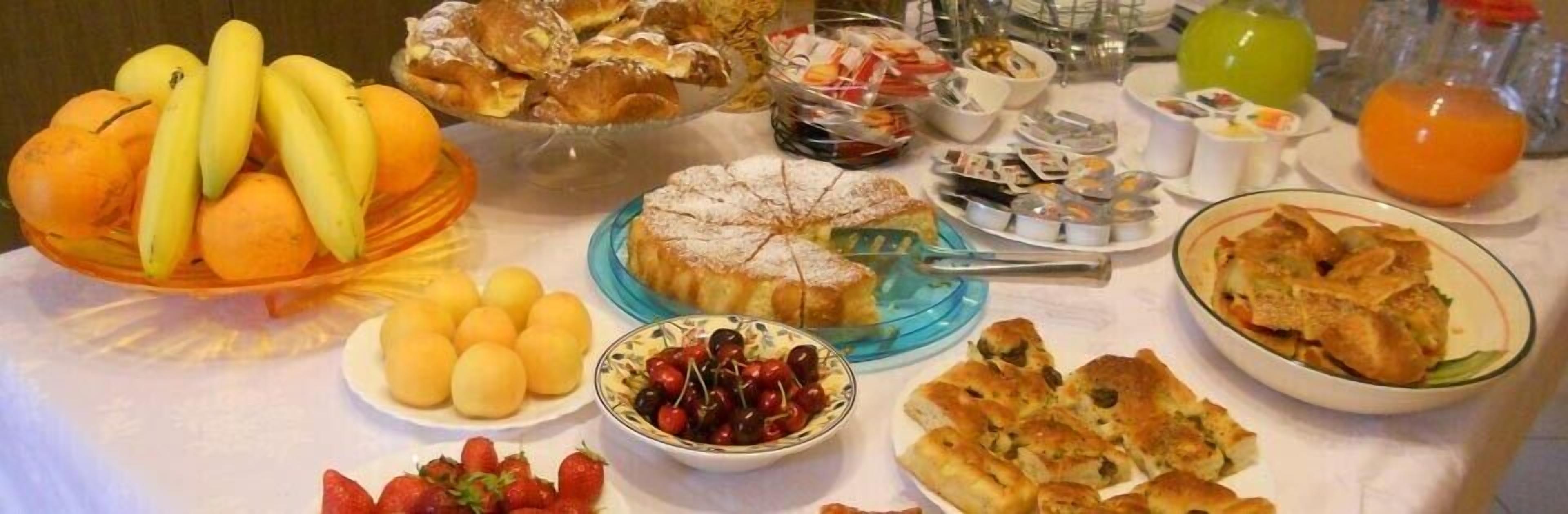 Café da manhã com buffet grátis todos os dias