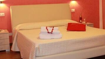 Double Room, 1 Queen Bed | Minibar, desk, soundproofing, rollaway beds