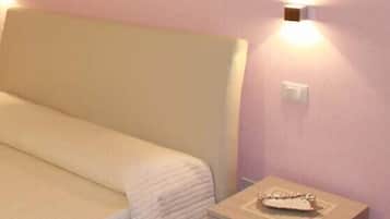 Double Room, 1 Queen Bed | Minibar, desk, soundproofing, rollaway beds