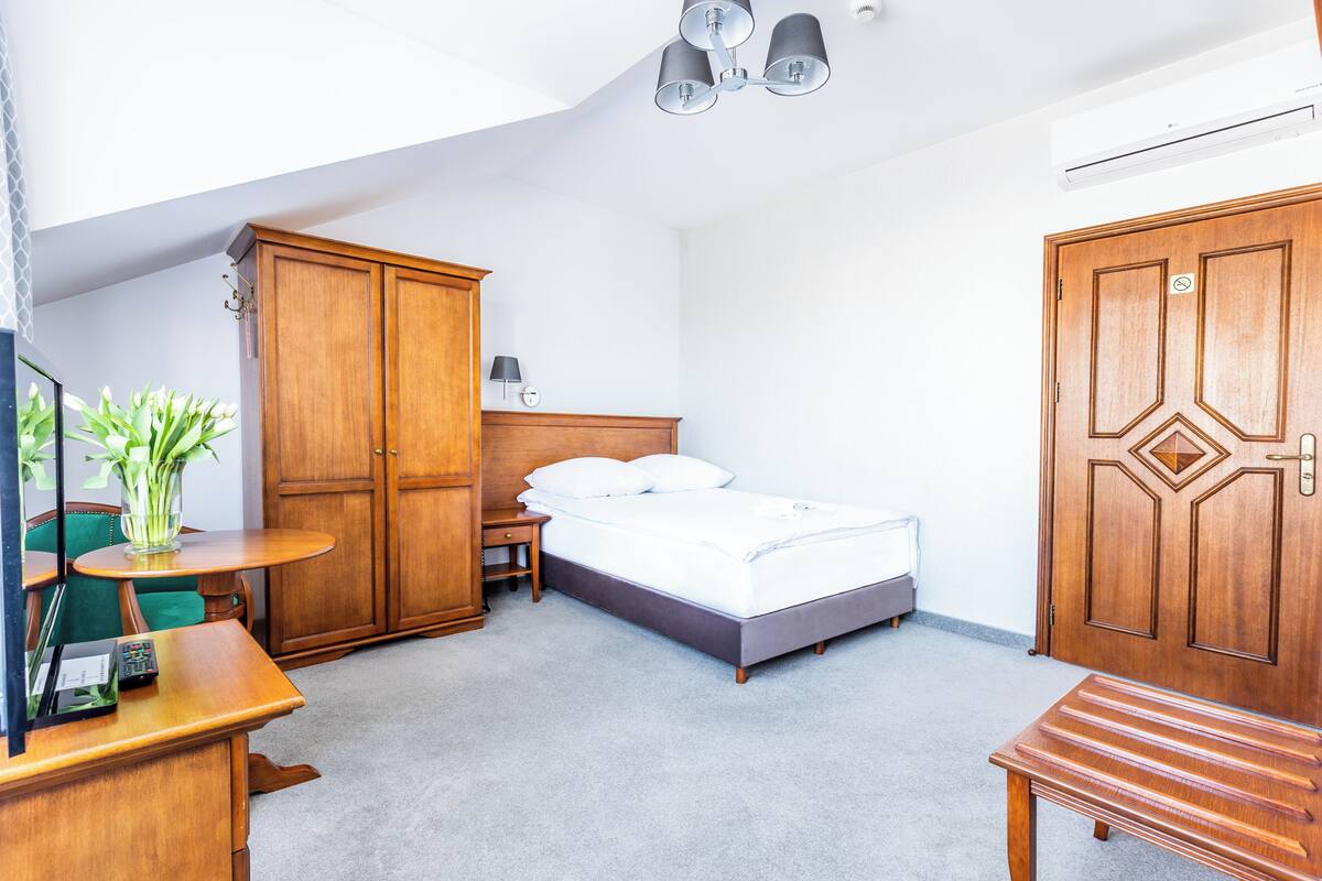Chambre Simple Deluxe, 1 grand lit 1 place, vue ville