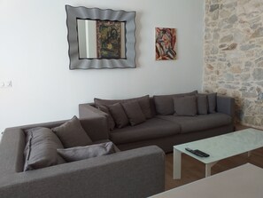 Comfort Villa, Garden View | Living area | Flat-screen TV - Hotel Mas de Couran (Lattes)