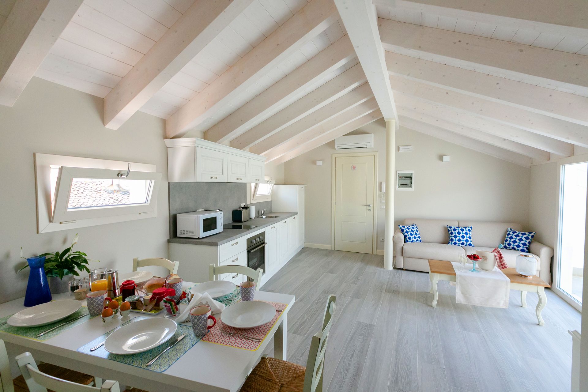 loft, 2 bedrooms, terrace | living area | smart tv, netflix