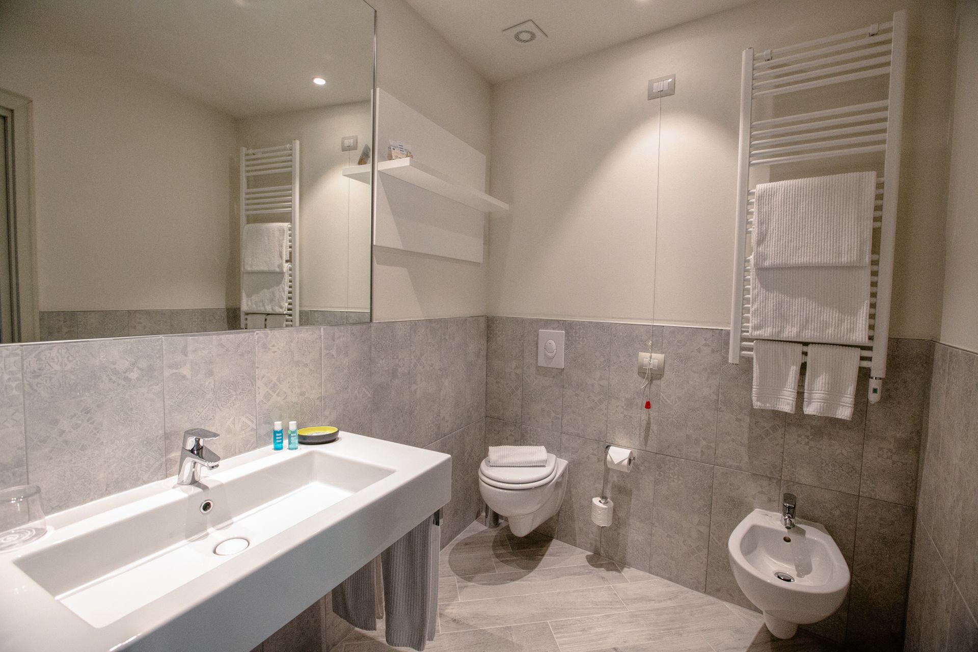 superior apartment, 1 bedroom | bathroom | shower, rainfall showerhead, hair dryer, bidet