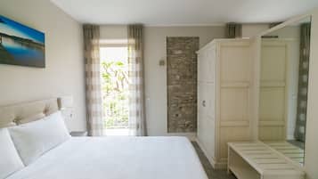 Couette en duvet d'oie, coffres-forts dans les chambres, bureau