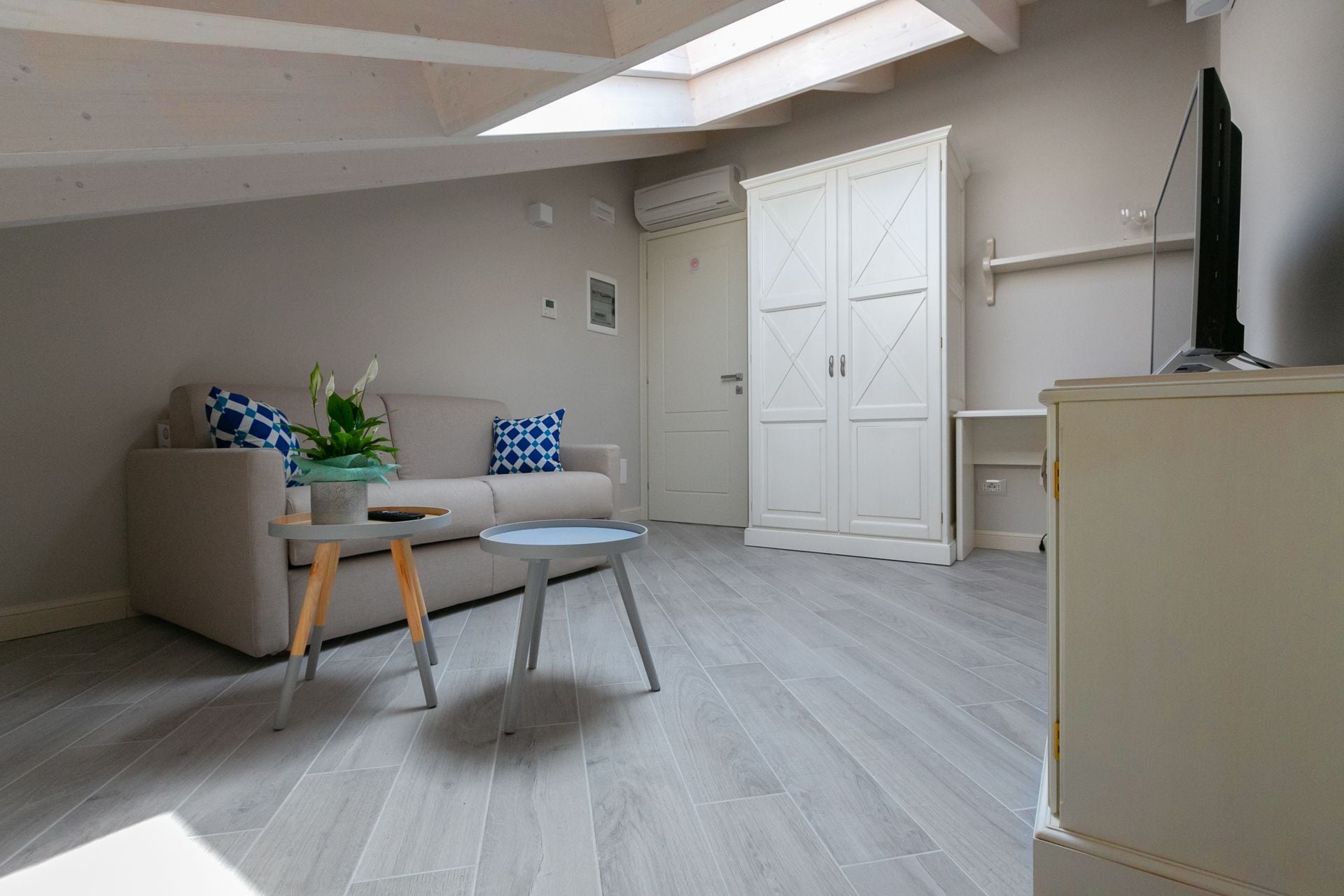 double room | living area | smart tv, netflix