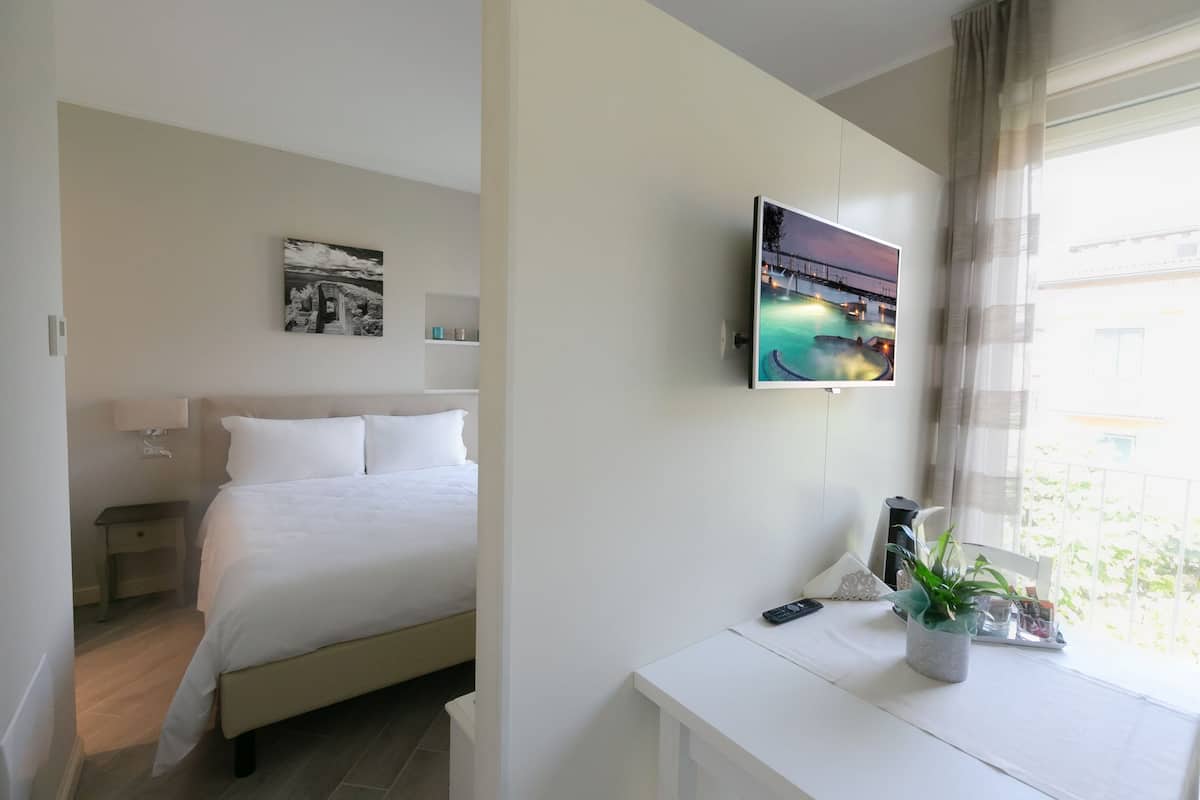 Standaard appartement, 1 slaapkamer | Woonruimte | Een smart-tv en Netflix