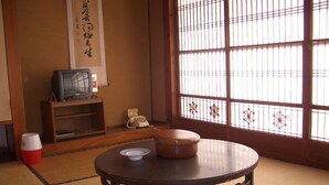 ファミリー ルーム | セーフティボックス (室内)、WiFi (無料)