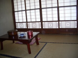 ファミリー ルーム | セーフティボックス (室内)、WiFi (無料)