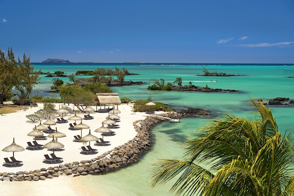 På stranden, snorkling, brettseiling og kajakkpadling