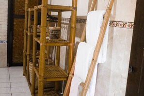 Interior - Nyoman Astana (Ubud)