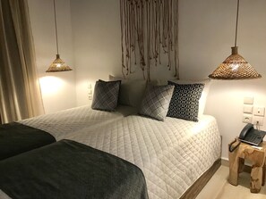 Premium bedding, down duvets, minibar, in-room safe - Aellia Hotel & Suites (Leros)