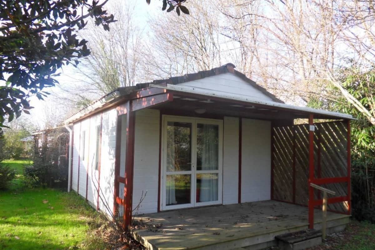 2 bedrooms, individually decorated, individually furnished
