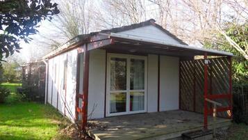 2 bedrooms, individually decorated, individually furnished