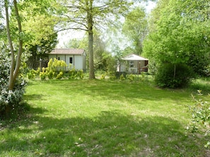Chalet (5 personnes) | 2 bedrooms, individually decorated, individually furnished