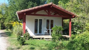 2 bedrooms, individually decorated, individually furnished