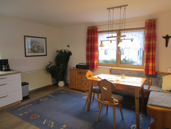 Apartment (OSSER) | Eigene Küche | Großer Kühlschrank, Mikrowelle, Ofen, Herdplatte