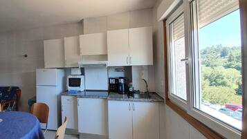Fridge, microwave, stovetop