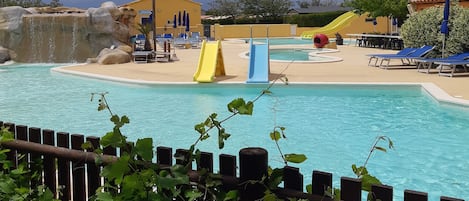 Een seizoensgebonden buitenzwembad