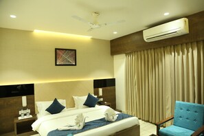 Phòng Deluxe | Bộ trải giường bằng vải cotton Ai Cập, bộ đồ giường cao cấp 