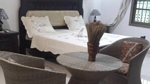 Junior Suite | Desk, blackout curtains, iron/ironing board (on request), free WiFi - Hotel Des Iles (Mutsamudu)