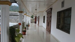 Hallway - Hotel Des Iles (Mutsamudu)