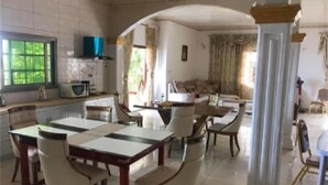 Breakfast, lunch and dinner served  - Hotel Des Iles (Mutsamudu)