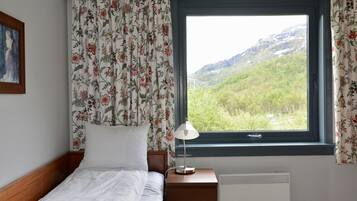 Kamar Double atau Twin (Property only reachable by train) | Pemandangan dari kamar