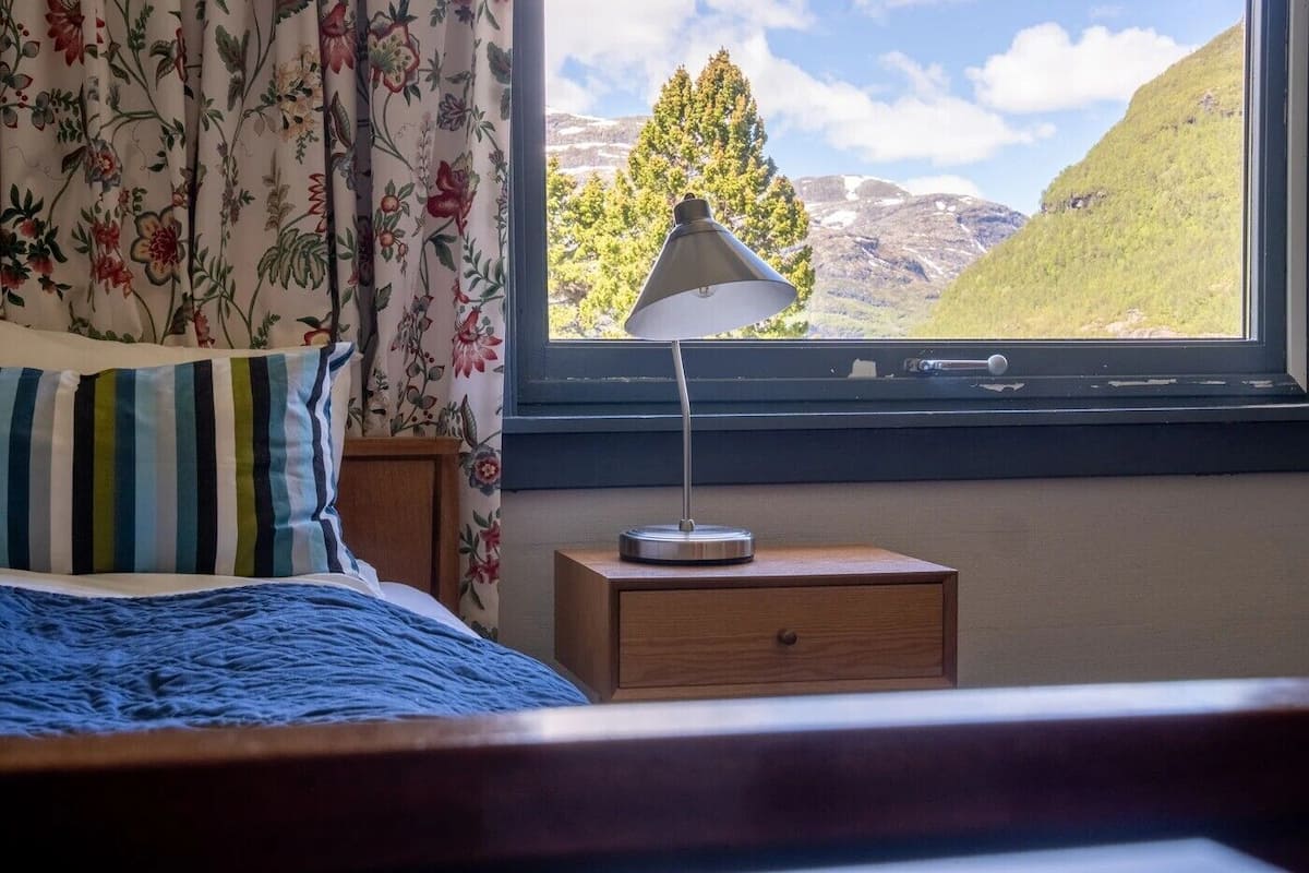 Chambre Simple (Property only reachable by train) | Wi-Fi gratuit, draps fournis