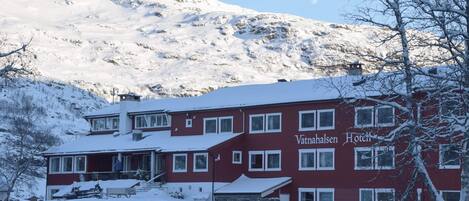 Vista frontal de la propiedad