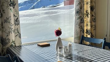 Tägliches inbegriffenes kontinentales Frühstück