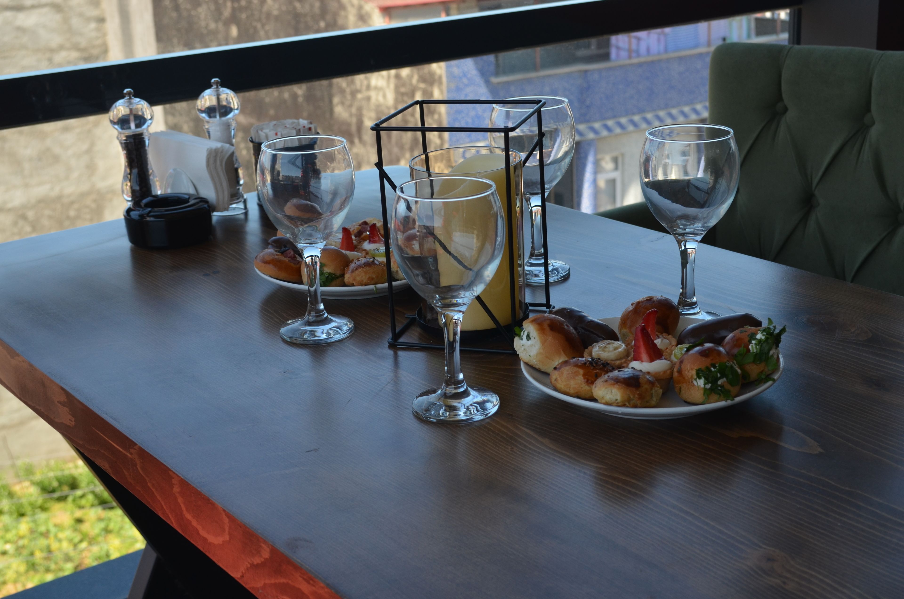 daily full breakfast (usd 6 per person)