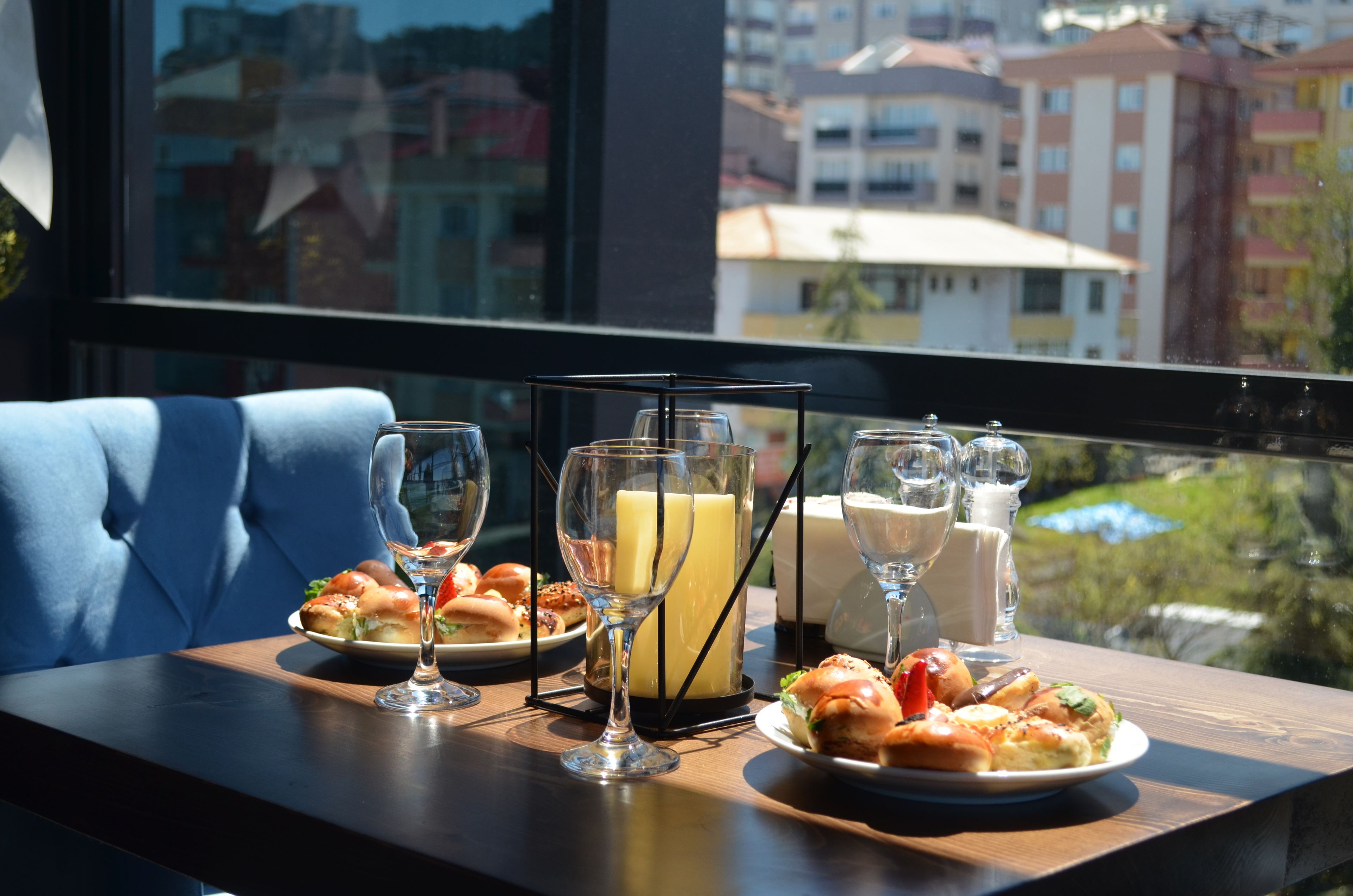 daily full breakfast (usd 6 per person)