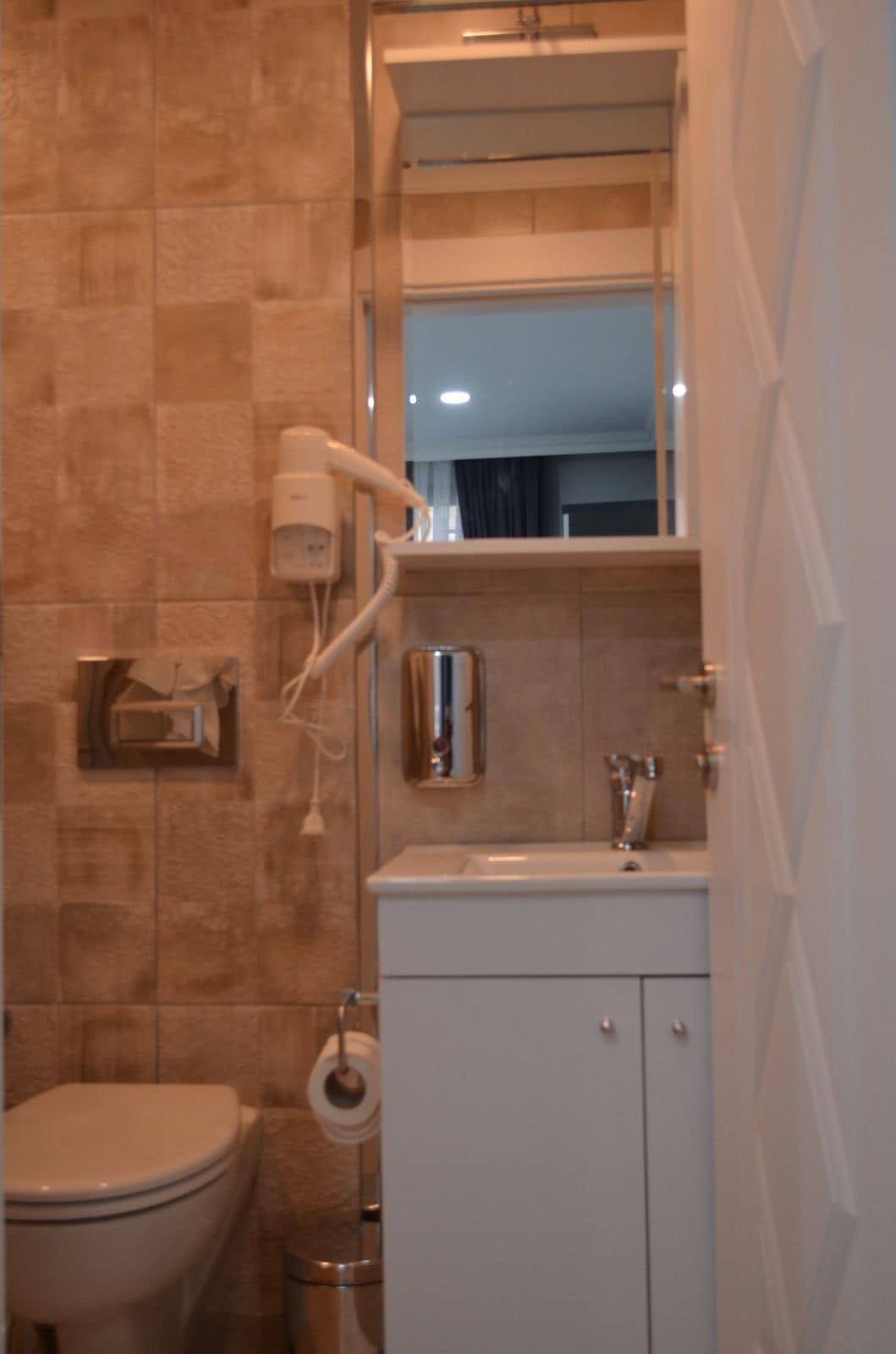 shower, free toiletries, hair dryer, slippers