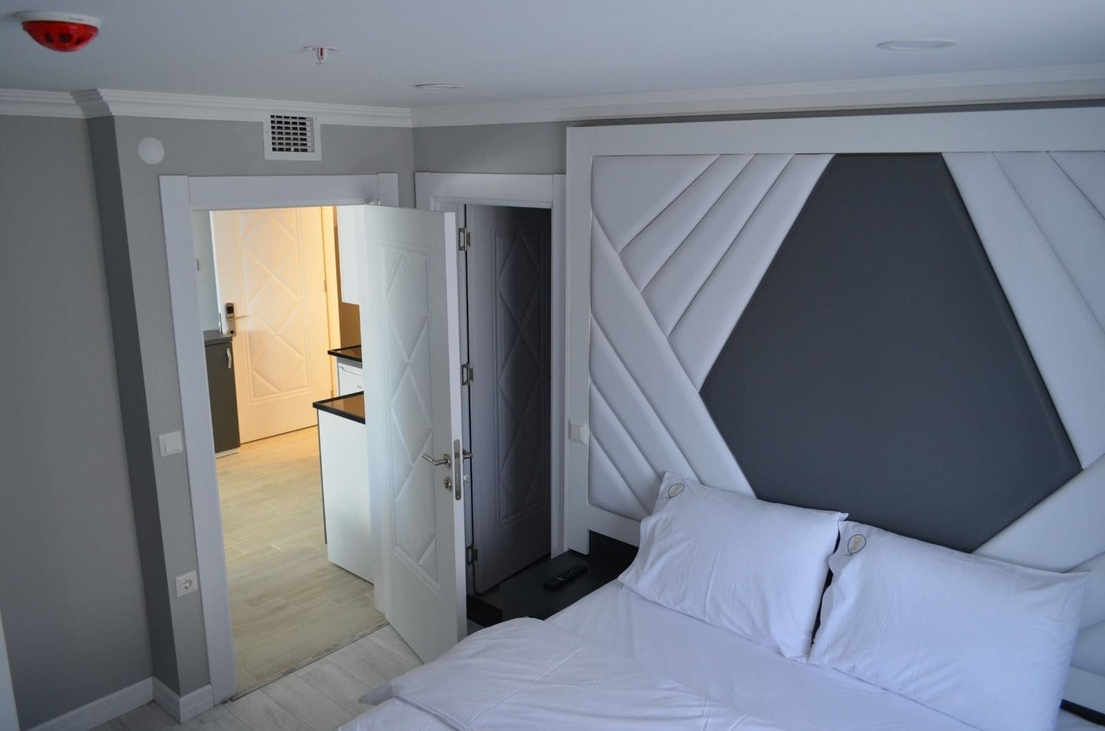 suite, 2 bedrooms | minibar, desk, free wifi