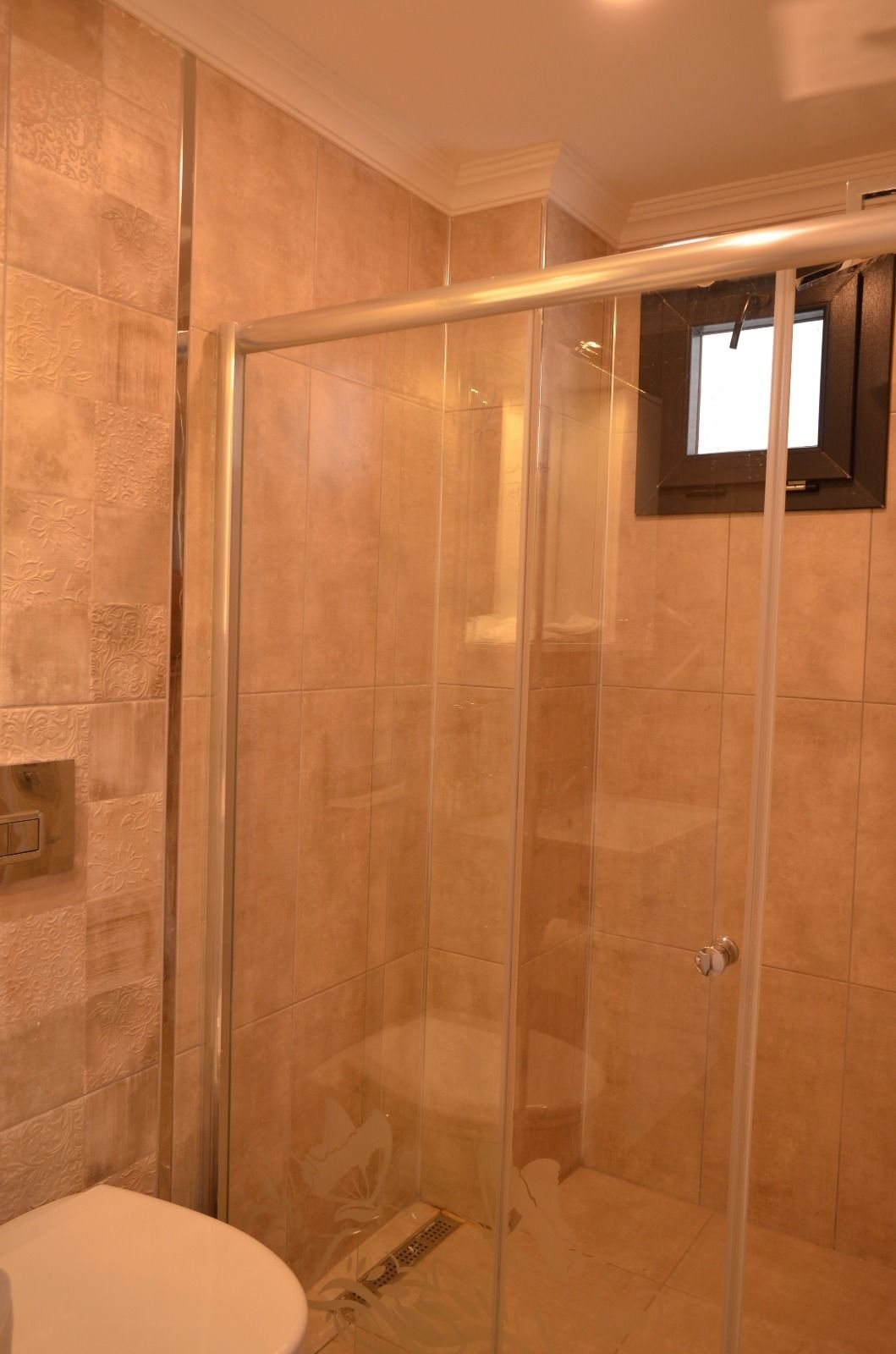 shower, free toiletries, hair dryer, slippers