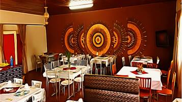 2 restaurants, breakfast, lunch served; local and international cuisine