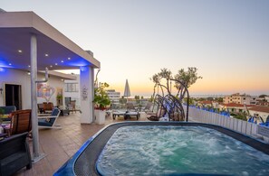 Terrace/patio - Mesogios House Suites (Larnaca)